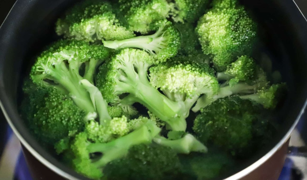 bowl of sliced broccoli