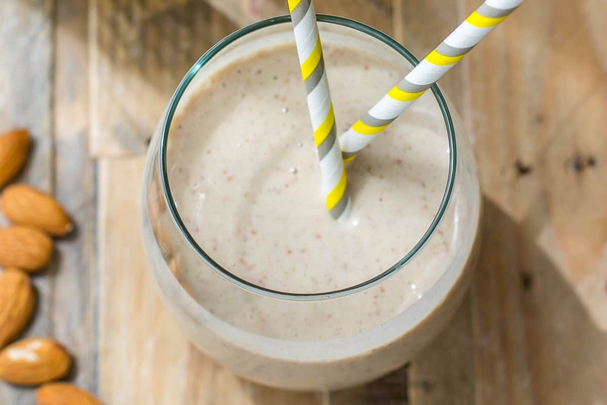 Banana-almond smoothie