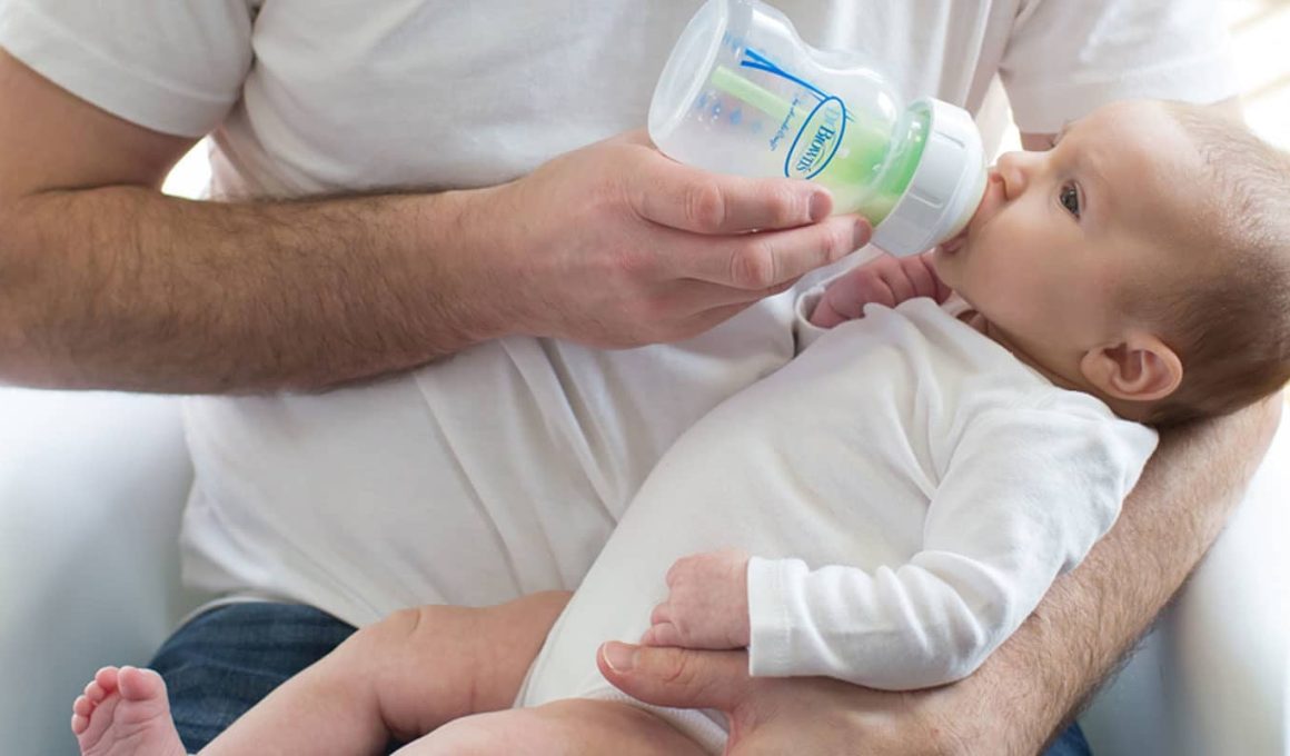 Bottle-feeding Tips for Dads