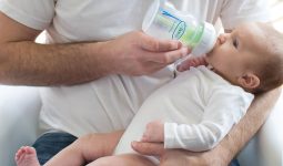 Bottle-feeding Tips for Dads