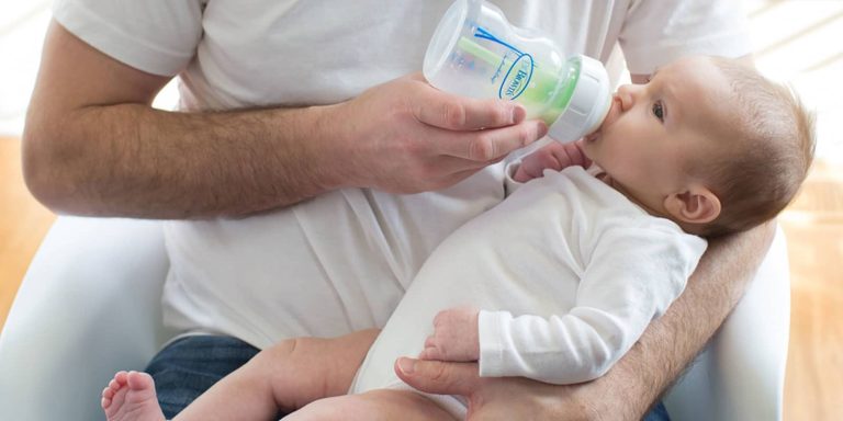 Bottle-feeding Tips for Dads