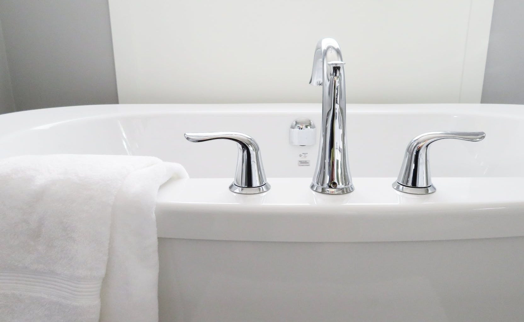 bathroom bathtub ceramic chrome