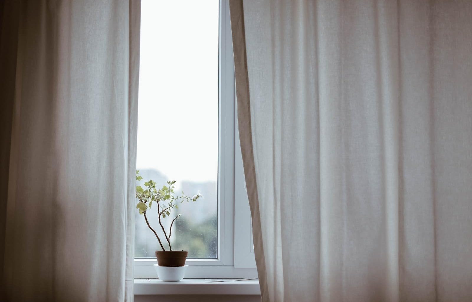 Differences Between Curtains, Drapes, Shades, and Blinds