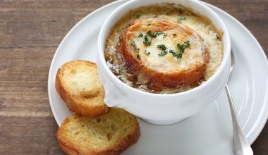 What Goes With French Onion Soup