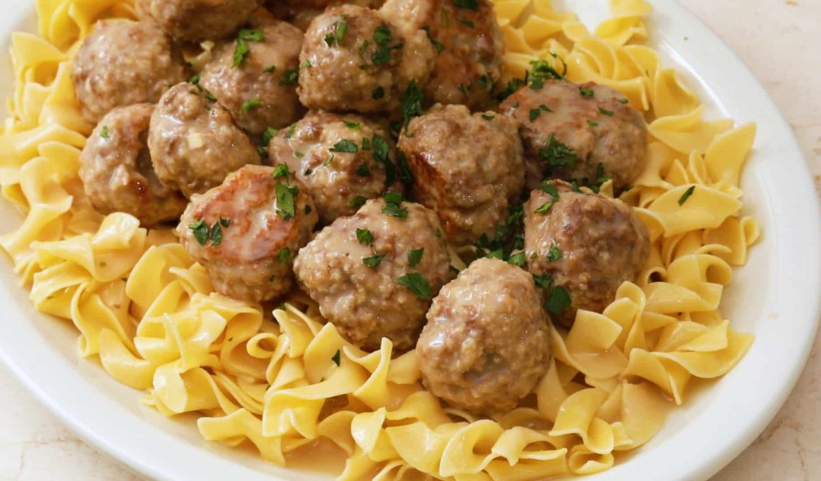 What to Serve With Swedish Meatballs