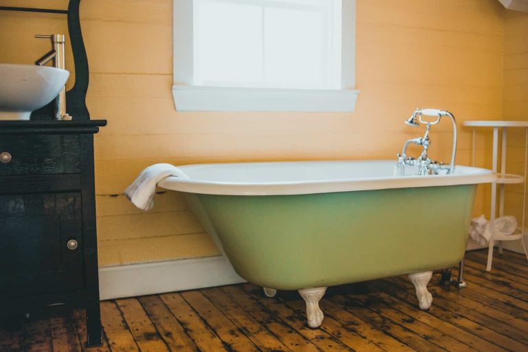 Hot Tub Decorating Ideas