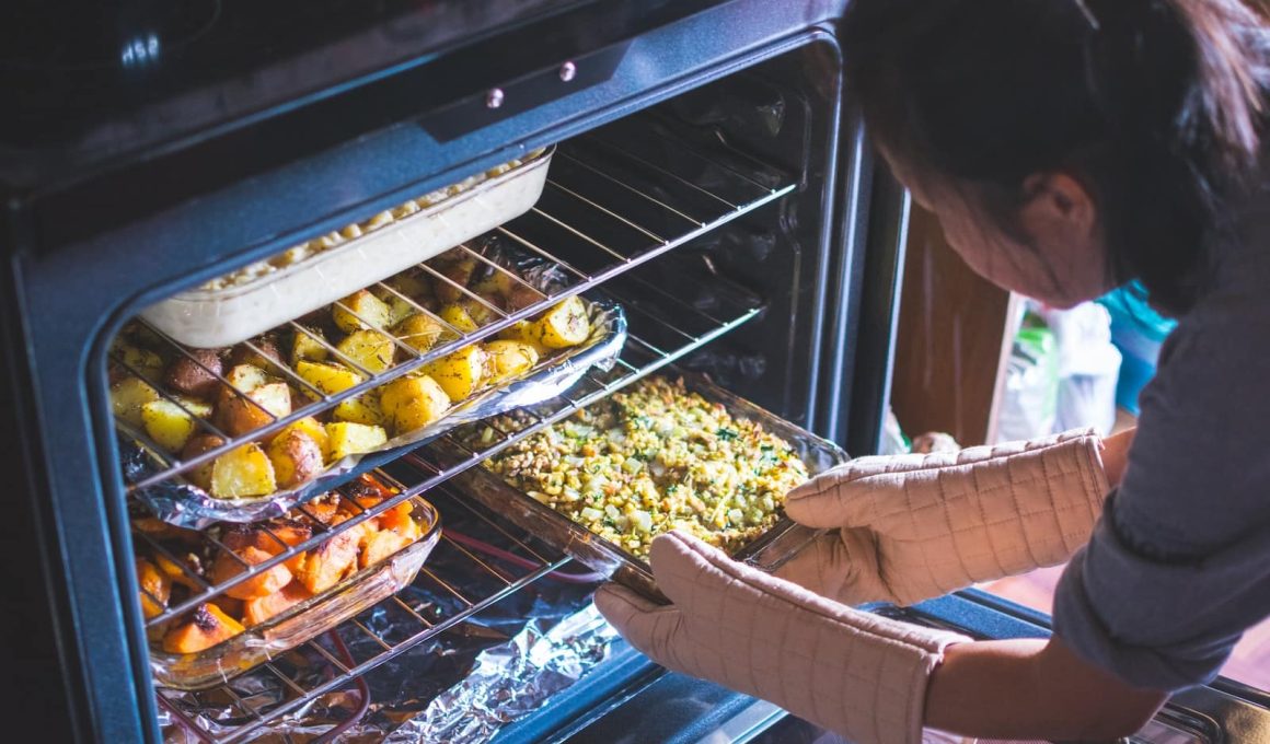 How to Keep Food Warm in the Oven