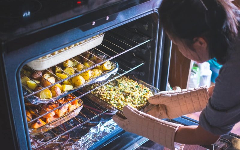 How to Keep Food Warm in the Oven