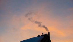 How to Keep a House Warm Without Electricity
