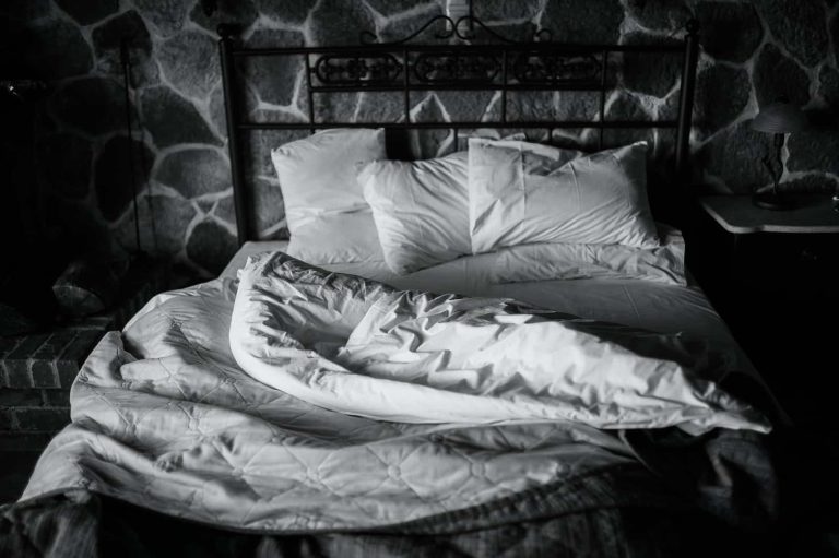 Difference Between Duvet and Comforter