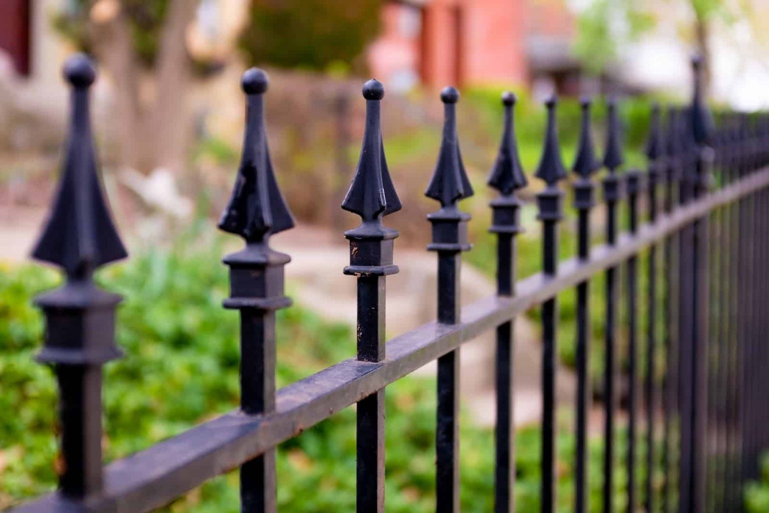 19 Fence Decorating Ideas to Spruce Up Your Curb Appeal