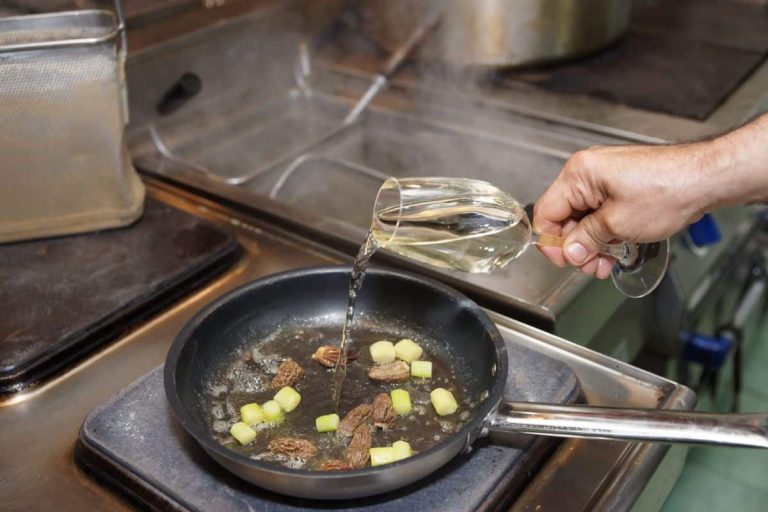 Best Substitutes for White Wine in Cooking