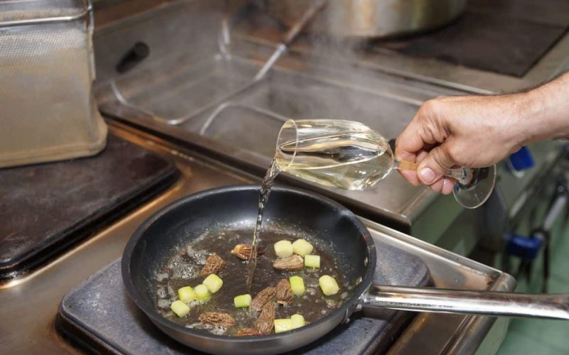 Best Substitutes for White Wine in Cooking