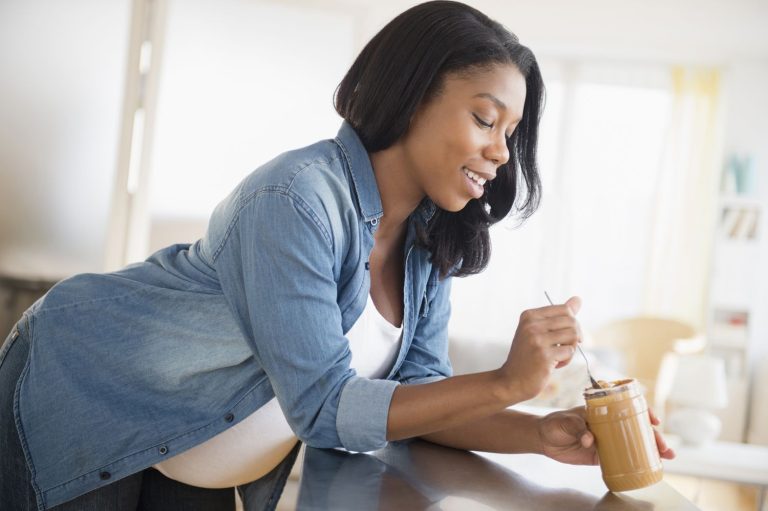 Pros and Cons of Eating During Labor