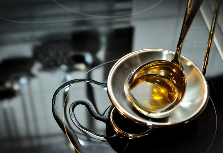 Best Substitutes for Vegetable Oil in Cake