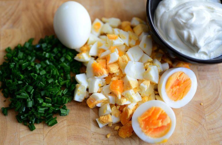 What Are the Ingredients for Egg Salad?
