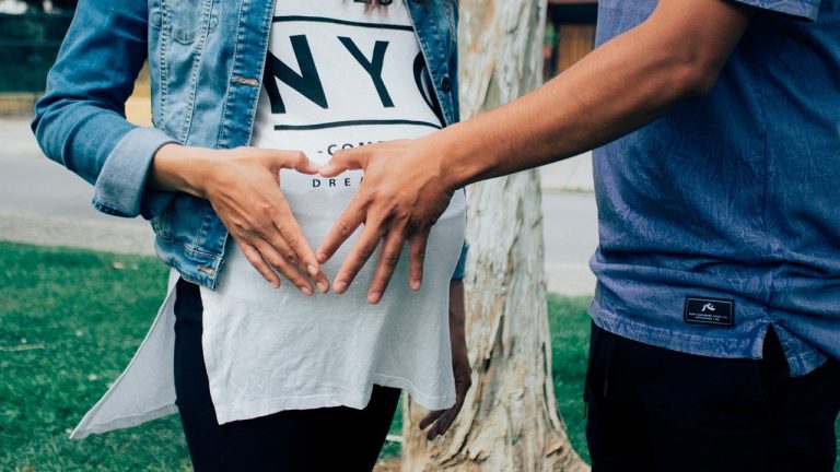 What Are the Pros and Cons of Home Births?