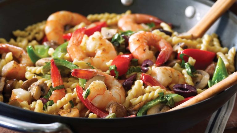 What to Serve With Seafood Pasta