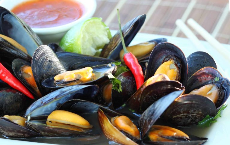 What to Serve With Thai Mussels