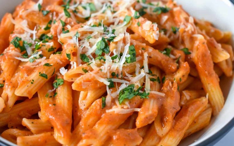 What to Serve With Vodka Sauce Pasta