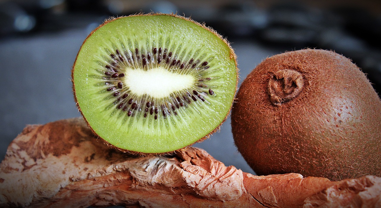 Kiwifruit - fruits that contain sugar