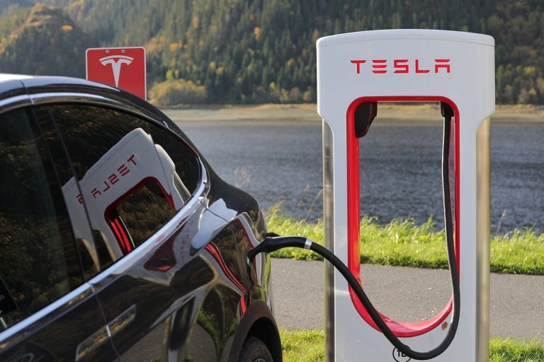 9 Best Tesla Apps: Enhancing Your Tesla Experience
