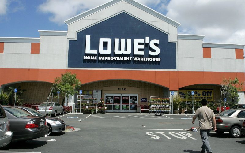 Is Lowes Open on Valentine's Day