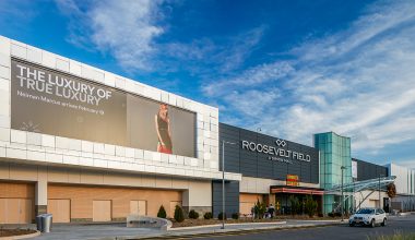 Is Roosevelt Field Mall Open on Easter Sunday