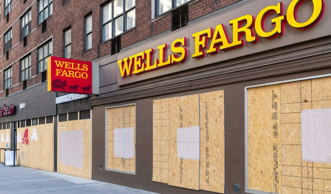 Is Wells Fargo Open on Valentine's Day