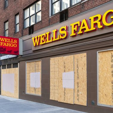 Is Wells Fargo Open on Valentine's Day