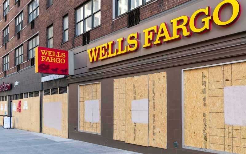 Is Wells Fargo Open on Valentine's Day