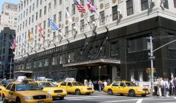 Is Bloomingdale's Open on Easter Sunday