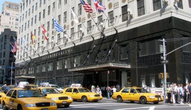 Is Bloomingdale's Open on Easter Sunday