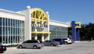 Is Rooms To Go Open on Easter Sunday
