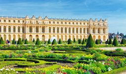 Is Versailles Open on Easter Sunday