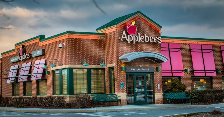 Is Applebee's Open on Mother's Day?