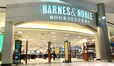 Is Barnes and Noble Open on Mother's Day
