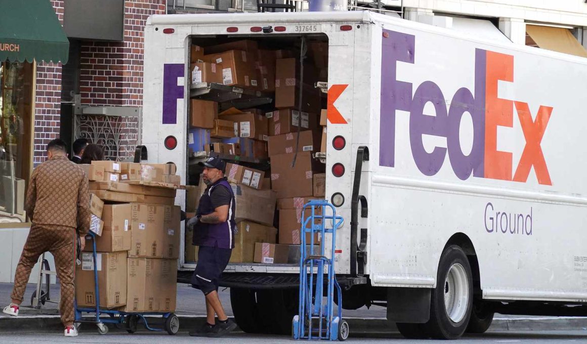 Is FedEx Open on Father's Day