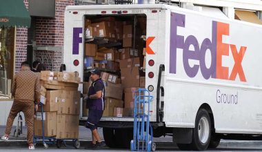 Is FedEx Open on Father's Day