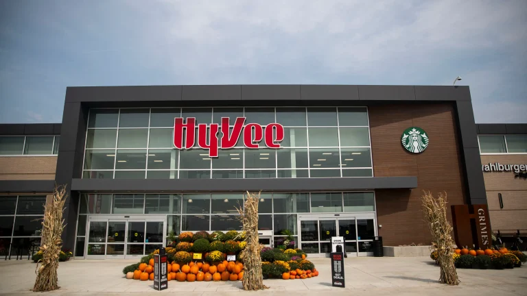 Is Hy-Vee Open on Mother's Day