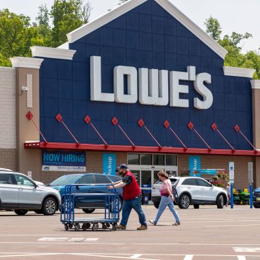 Is Lowe's Open on Mother's Day?