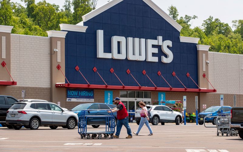 Is Lowe's Open on Mother's Day?
