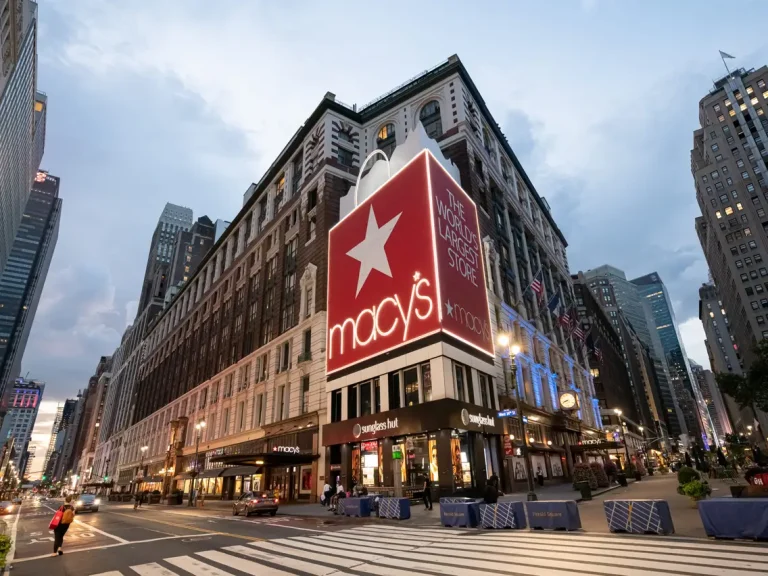 Is Macy's Open on Mother's Day