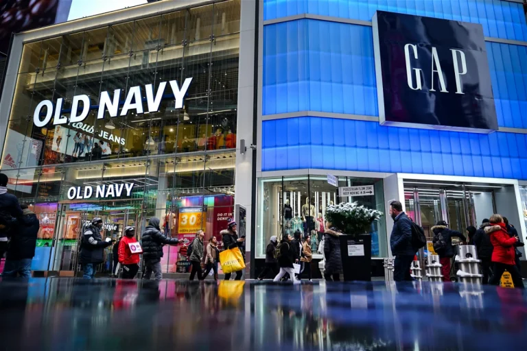 Is Old Navy Open on Mother's Day