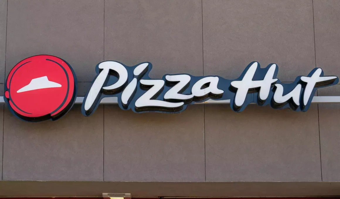 Is Pizza Hut Open on Mother's Day