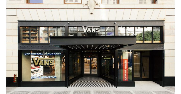 Is Vans Open on Memorial Day