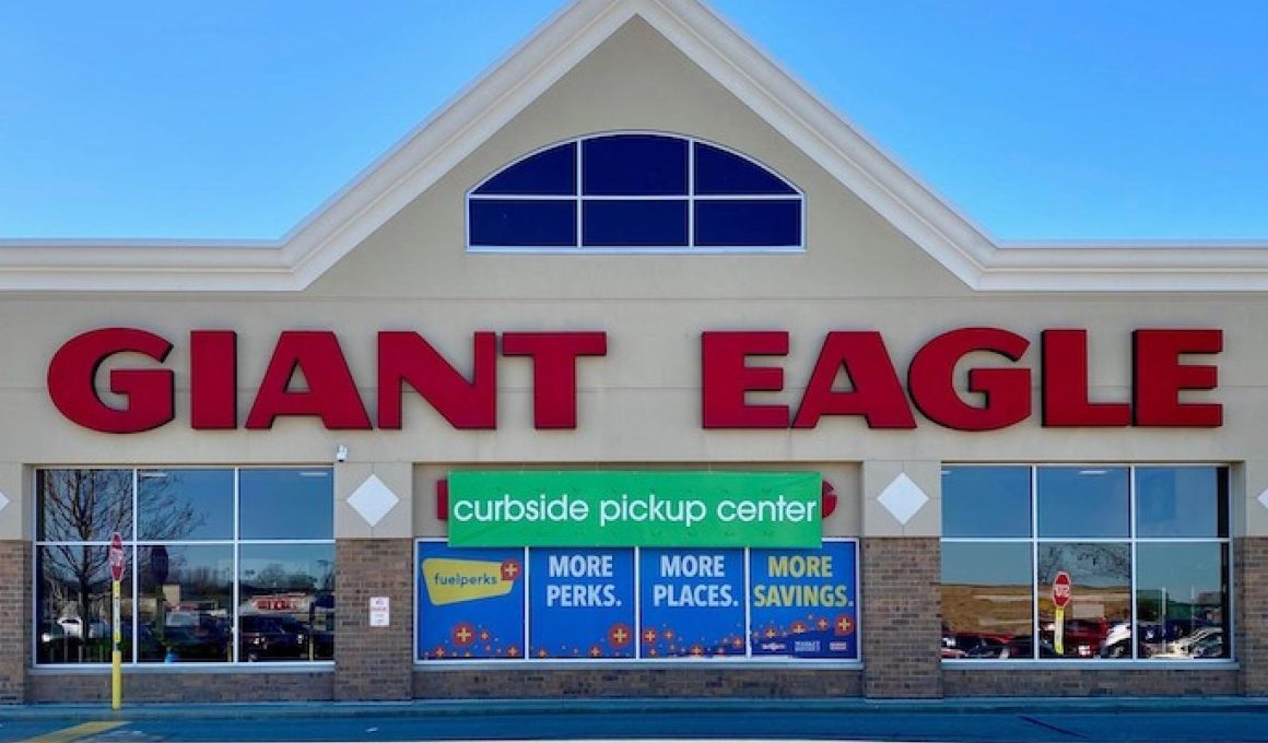 Is Giant Eagle Open on Memorial Day?