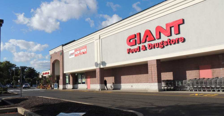 Is Giant Food Store Open on Memorial Day?