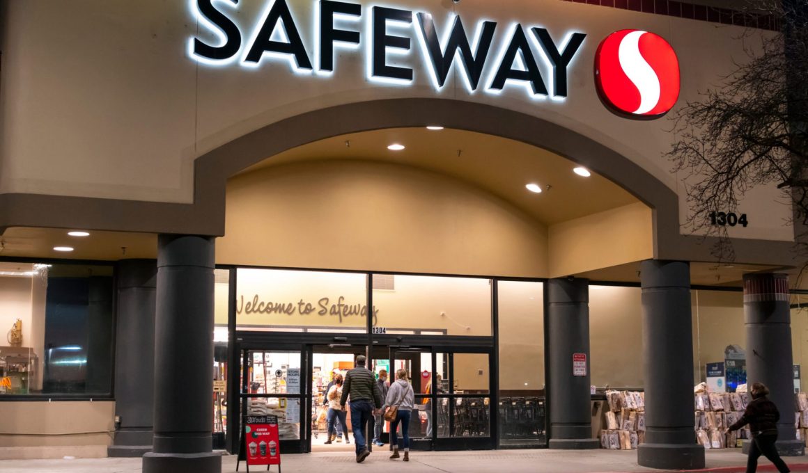 Is Safeway Open on Memorial Day