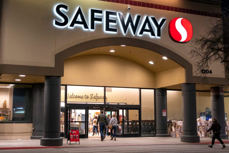 Is Safeway Open on Memorial Day